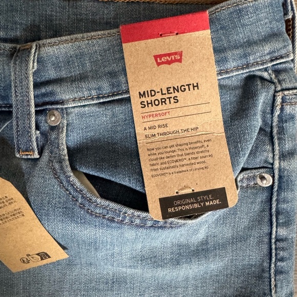 Levi's Mid Length Shorts - Picture 3 of 7